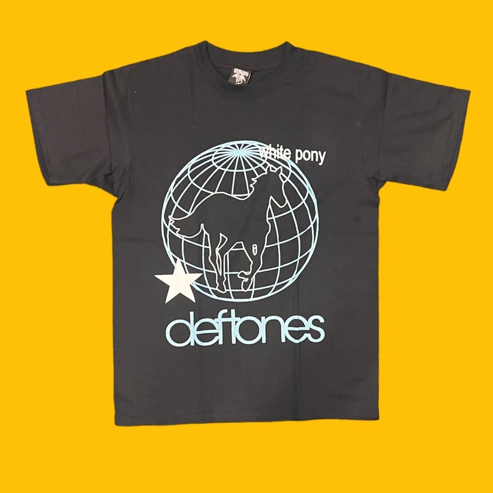 Deftones graphic tshirt